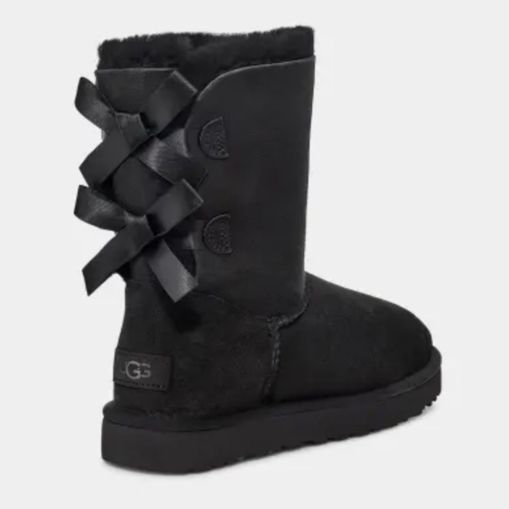 Bailey bow black uggs